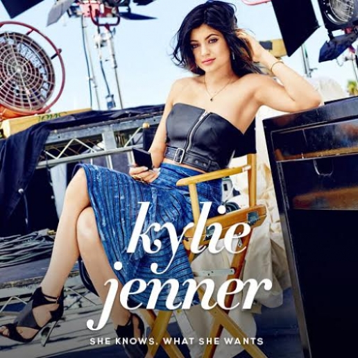 Menggabungkan Beberapa Warna Lipstick, Rahasia Cantik Kylie Jenner